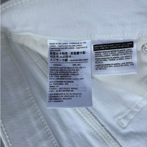 Women's White Denim Levi's jean shorts size 27 - Picture 6 of 7